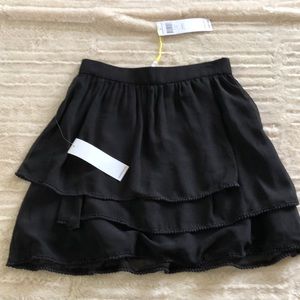 Fitted black skirt